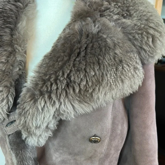 Beautiful Vintage Mauve Shearling Coat with Fur Trim - Picture 2 of 7